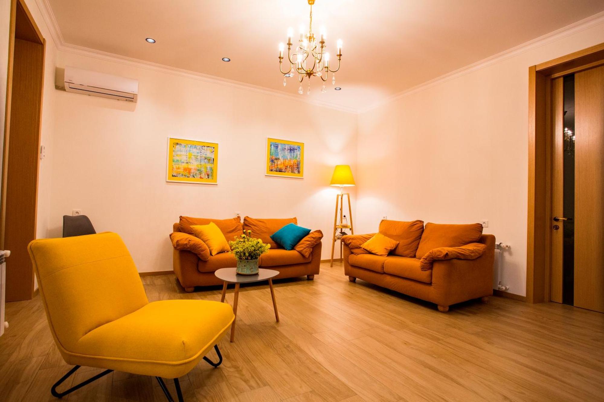 Yellow Apartment In Avlabari Tbilisi Exterior foto