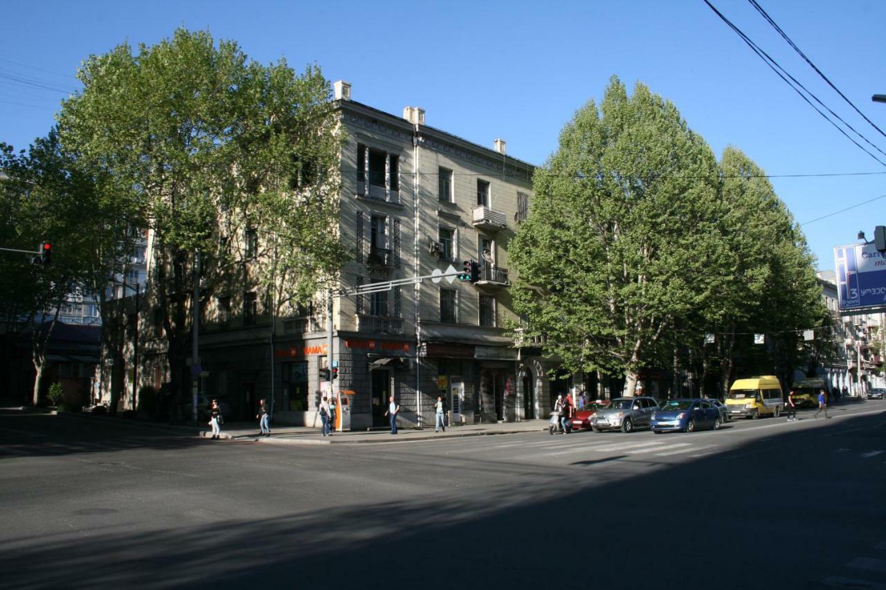 Yellow Apartment In Avlabari Tbilisi Exterior foto